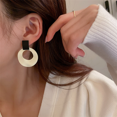 Asymmetrical Contrast Earrings